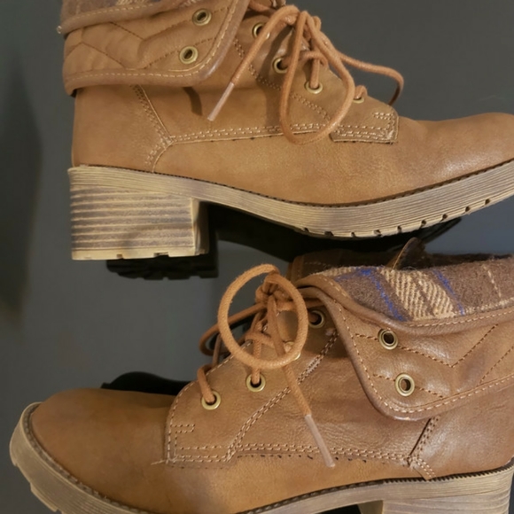 Woman's boots - Picture 2 of 7